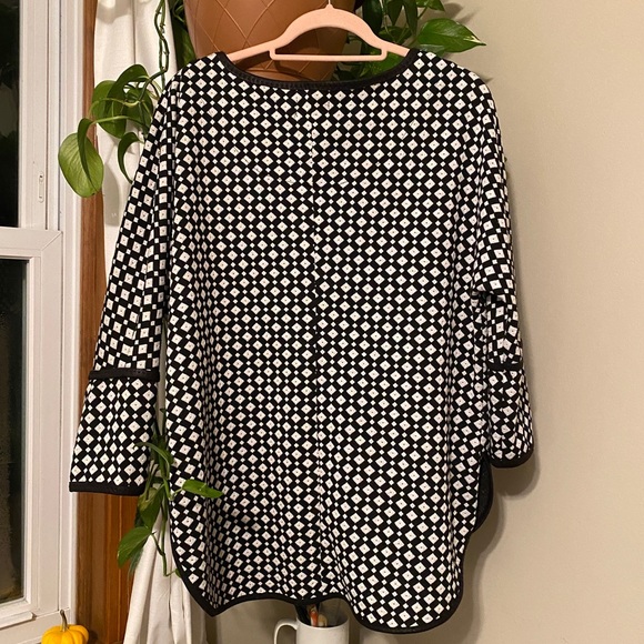 Stich Fix Black & White Pattern Long Sleeve Crewneck Blouse - Picture 5 of 5